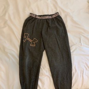 Under Armour Capri Length Sweatpants - Gray